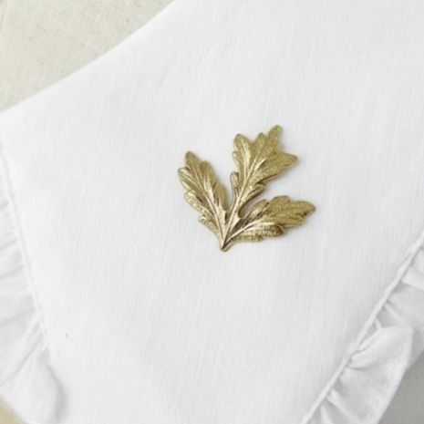Брошь в европейском стиле с кленовым листом булавка золотистый кленовый лист для воротника рубашки Брошь в европейском стиле с кленовым листом булавка золотистый кленовый лист для воротника рубашки
