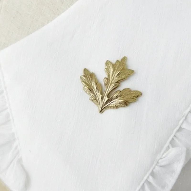 Брошь в европейском стиле с кленовым листом булавка золотистый кленовый лист для воротника рубашки Брошь в европейском стиле с кленовым листом булавка золотистый кленовый лист для воротника рубашки