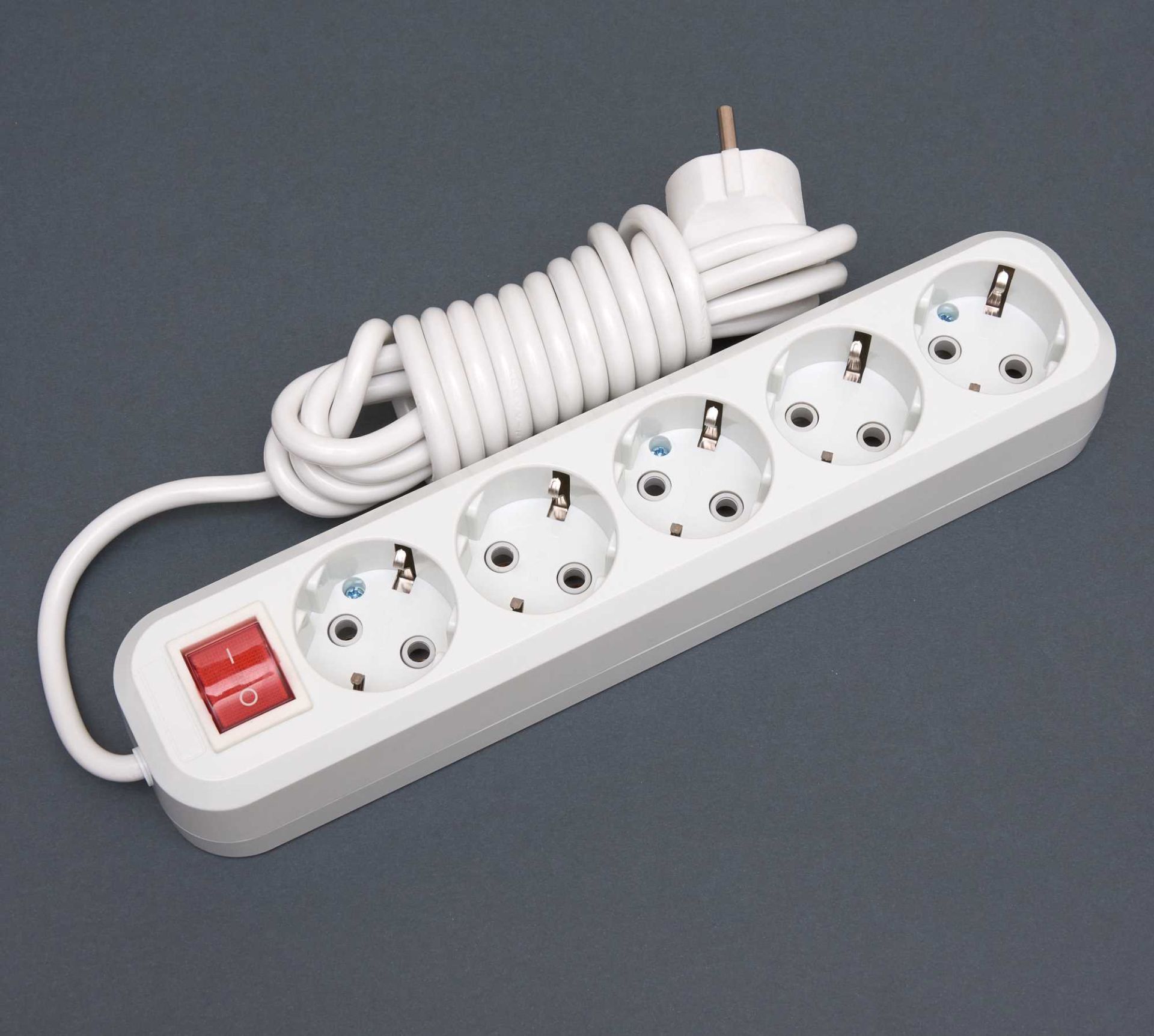 Подовжувач Valeso TW-1021 5-містний з заземленням 3м кнопка білий Подовжувач Valeso TW-1021 5-містний з заземленням 3м кнопка білий