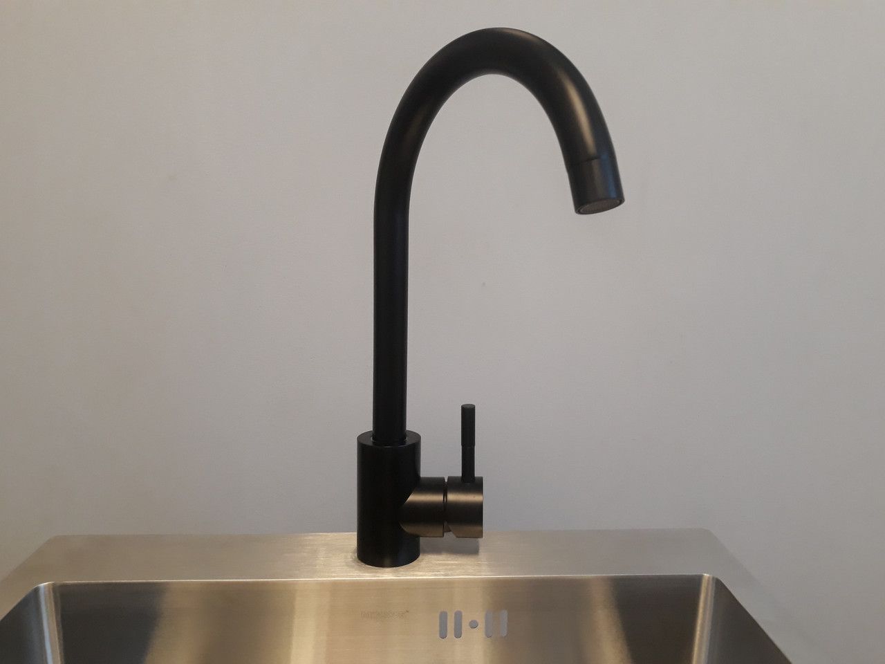 Змішувач для кухні з нержавейки SUS 011 Black Змішувач для кухні з нержавейки SUS 011 Black
