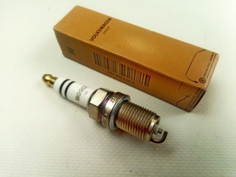 Свічка запалювання Skoda Octavia II 2.0 FSI, VW Golf / Eos, VAG (101905610A)