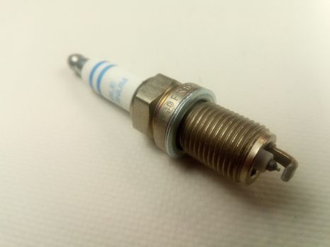 Свічка запалювання A3, A4, A6, BEETLE, TT, Golf, DUCATO, LANCER, FR6KPP DOUBLE PLATINUM, BOSCH (0242240627)