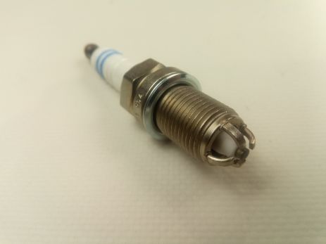 Свеча зажигания для CHEVROLET ZAFIRA, SAAB 9-3, CADILLAC CTS, FGR8KQE0 NICKEL от BOSCH (0242229648)