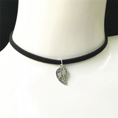 Чокер черный с подвеской ажурный лист готический ошейник листик