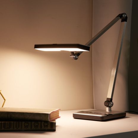 Настольная лампа светодиодная Sirius BL-1105-C серебряная Настольная лампа светодиодная Sirius BL-1105-C серебряная