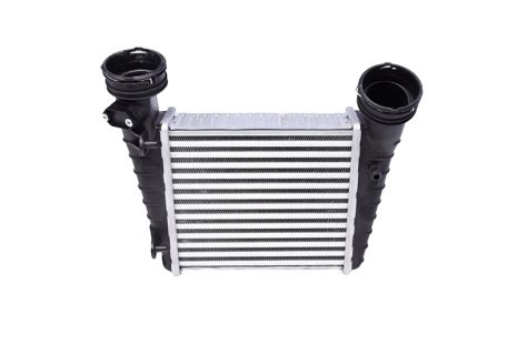 Інтеркулера радіатор PASSAT 1.8 00-05, MAHLE/KNECHT (CI346000S)