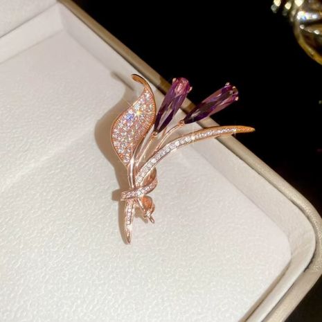 Брошка квітка лілія з кристалами шпилька з фіолетовими квітами лілії