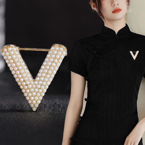 Брошь V подобная буква треугольник и жемчуг булавка с жемчужинами Брошь V подобная буква треугольник и жемчуг булавка с жемчужинами