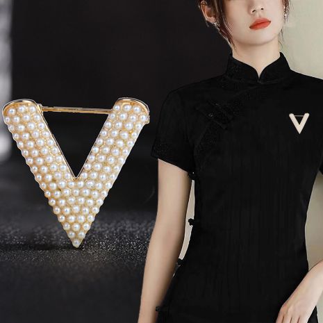 Брошка V подібна літера трикутник і перли шпилька з перлинами Брошка V подібна літера трикутник і перли шпилька з перлинами