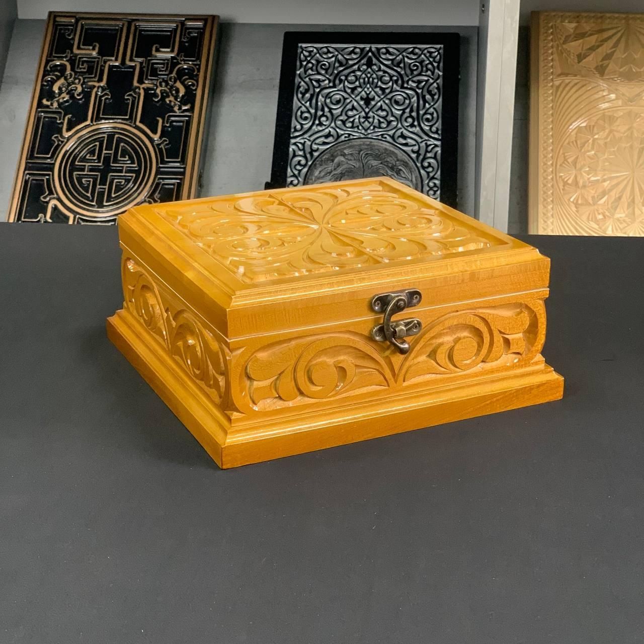 Шкатулка дерев'яні для зберігання шахових фігур та інших дрібних предметів Шкатулка дерев'яні для зберігання шахових фігур та інших дрібних предметів