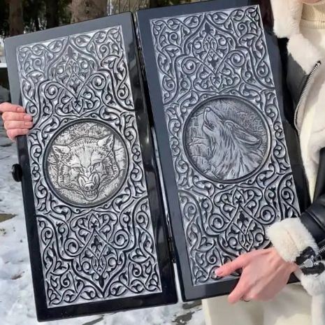 Нарды из черного камня Серебряный Волк 58×28×5см Нарды из черного камня Серебряный Волк 58×28×5см