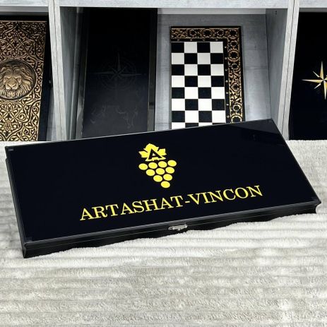 Нарды из стекла, персонализированные с логотипом 61×27×5см. Нарды из стекла, персонализированные с логотипом 61×27×5см.