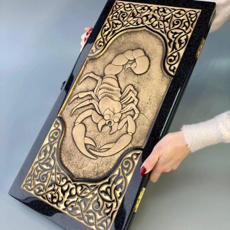 Нарды из черного камня знак зодиака Скорпион 58×28×4,5см Нарды из черного камня знак зодиака Скорпион 58×28×4,5см