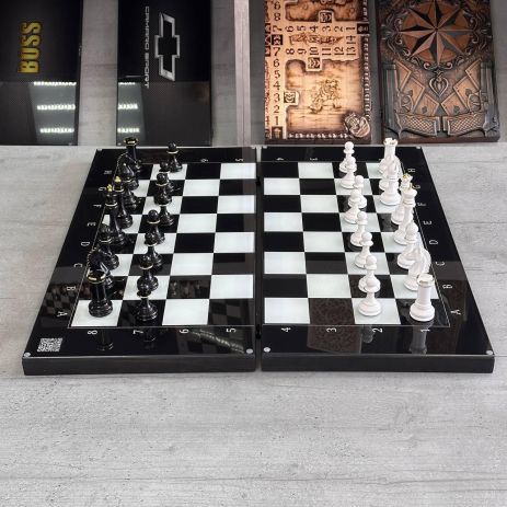 Элитные шахматы со стеклянным полем и золотыми фигурами 60х30см Элитные шахматы со стеклянным полем и золотыми фигурами 60х30см