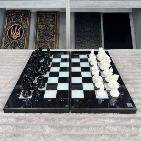 Шахматы и нарды 3в1 со стеклянным полем и мраморным дизайном Шахматы и нарды 3в1 со стеклянным полем и мраморным дизайном