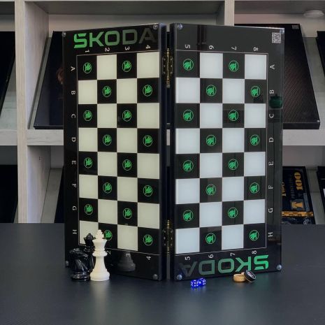 Шахматы и нарды стеклянные 50х23см, SKODA — Стильный аксессуар для ценителей игр Шахматы и нарды стеклянные 50х23см, SKODA — Стильный аксессуар для ценителей игр