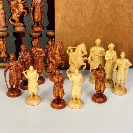 Шахові фігури в коробці для зберігання Гетьманське військо