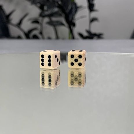 Эксклюзивные кубики из "бивня мамонта" – авторский дизайн для нардов 10,5мм Эксклюзивные кубики из "бивня мамонта" – авторский дизайн для нардов 10,5мм