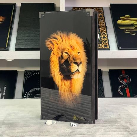 Нарды Лев со стеклянным полем в металлической рамке с алькантарой 40х20см Нарды Лев со стеклянным полем в металлической рамке с алькантарой 40х20см