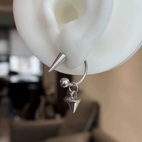 Серьга с шипами в виде шипа на ухо хрящ серьги шипы 1шт