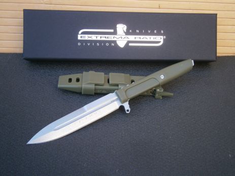 Ніж для туризму полювання та риболовлі Extrema Ratio C2313N Green 24 см