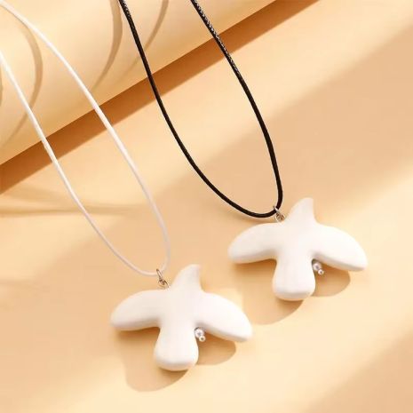 Ожерелье с подвеской белый голубь мира кулон на черном шнурке