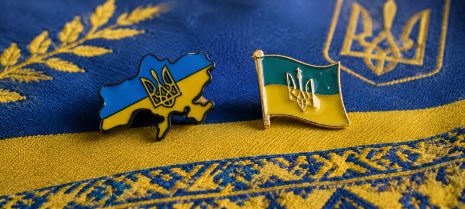 Брошь значек флаг и карта Украины шпилька желто-синия
