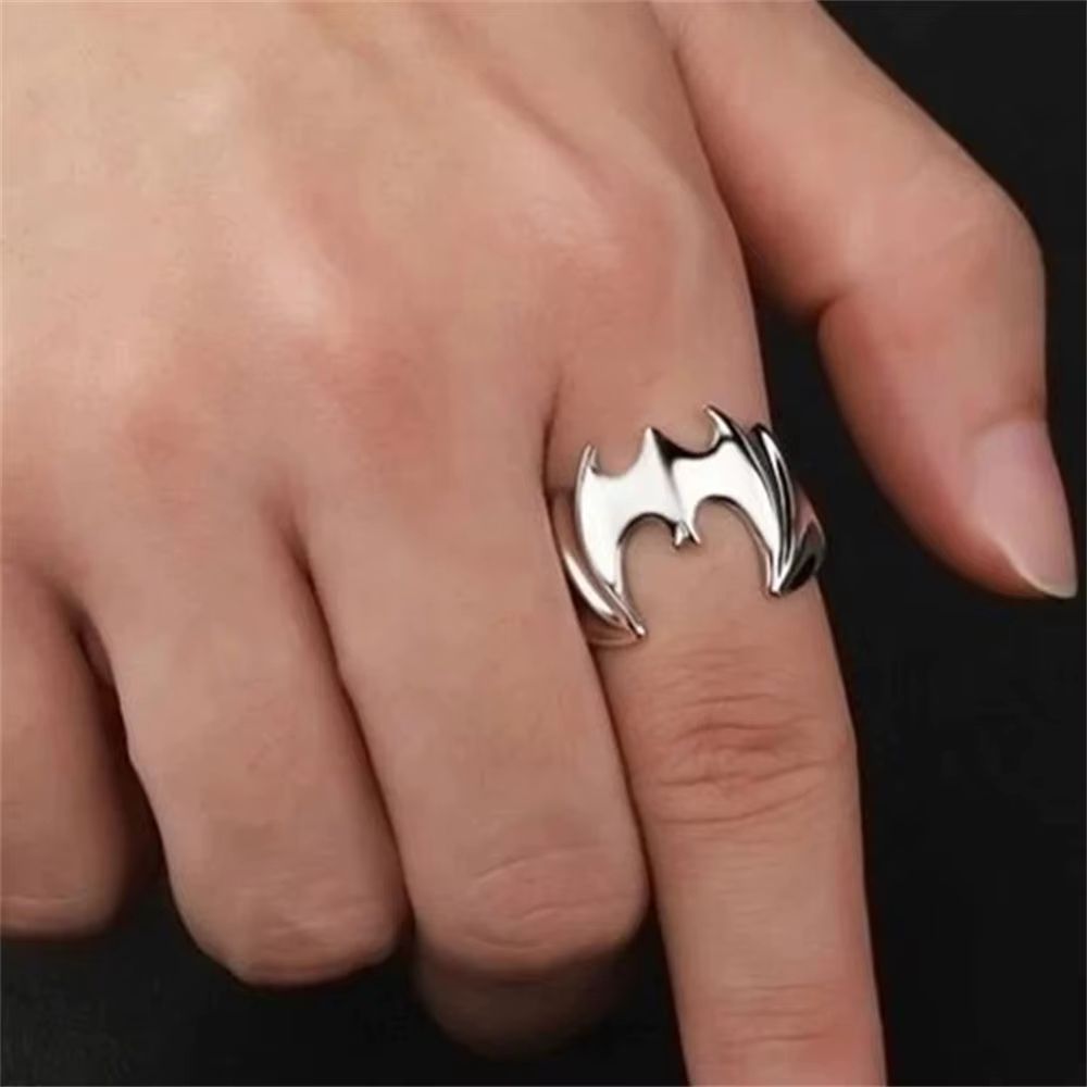 Кільце Бетмен летюча миш Batman рельєфний перстень з Бетменом Кільце Бетмен летюча миш Batman рельєфний перстень з Бетменом