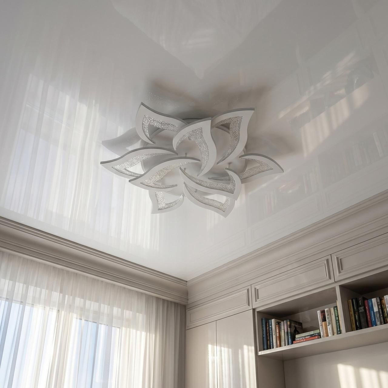 Люстра Air Flower Rise 172W до 30 м² цвет Белый C8236 - 6+3 - WH Люстра Air Flower Rise 172W до 30 м² цвет Белый C8236 - 6+3 - WH