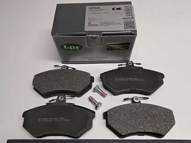 Колодки передние тормозные VAG, LPR (05P600) (357698151B) Колодки передние тормозные VAG, LPR (05P600) (357698151B)