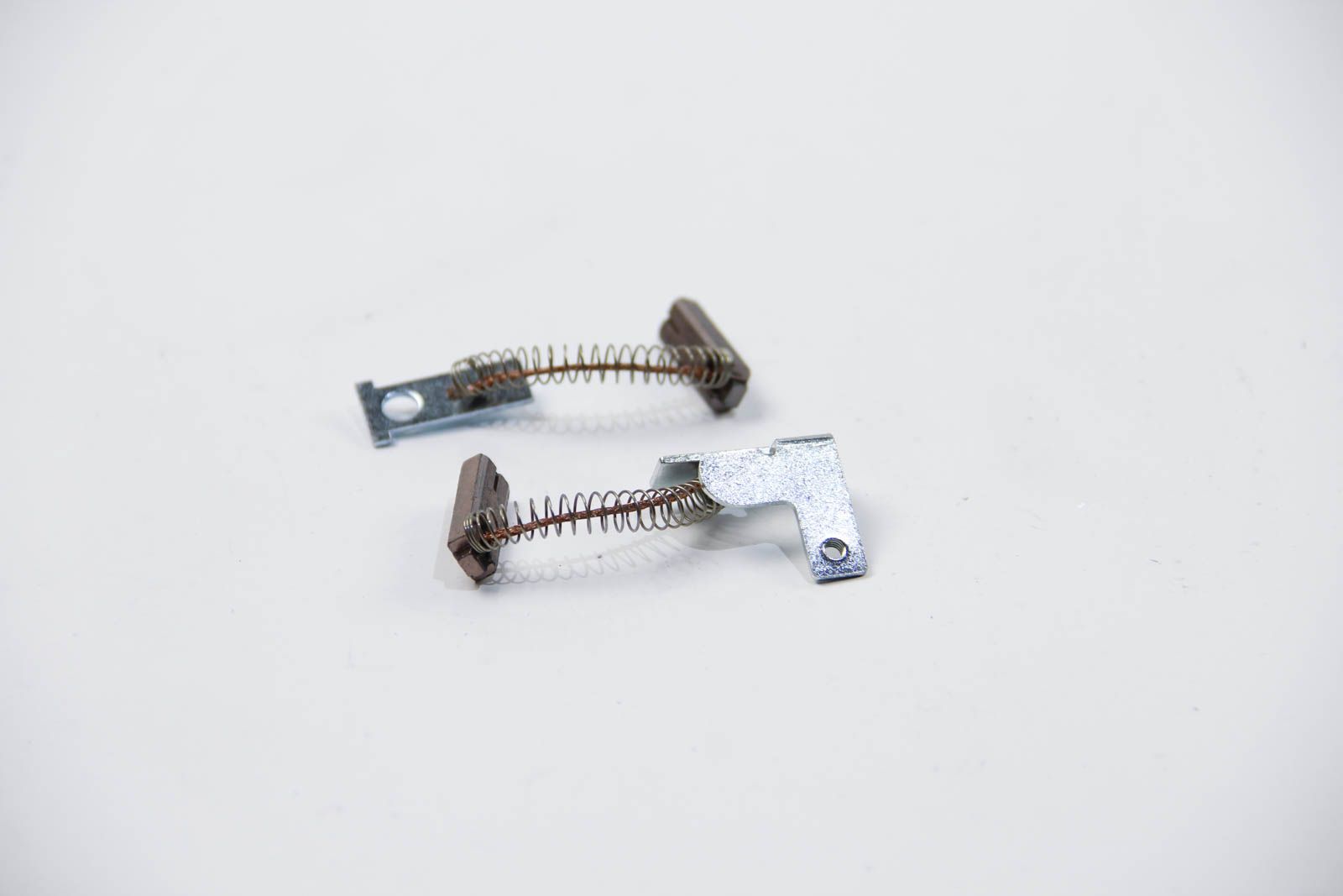 Щетки генератора к-кт 2 шт, POWERMAX (81114579) Щетки генератора к-кт 2 шт, POWERMAX (81114579)