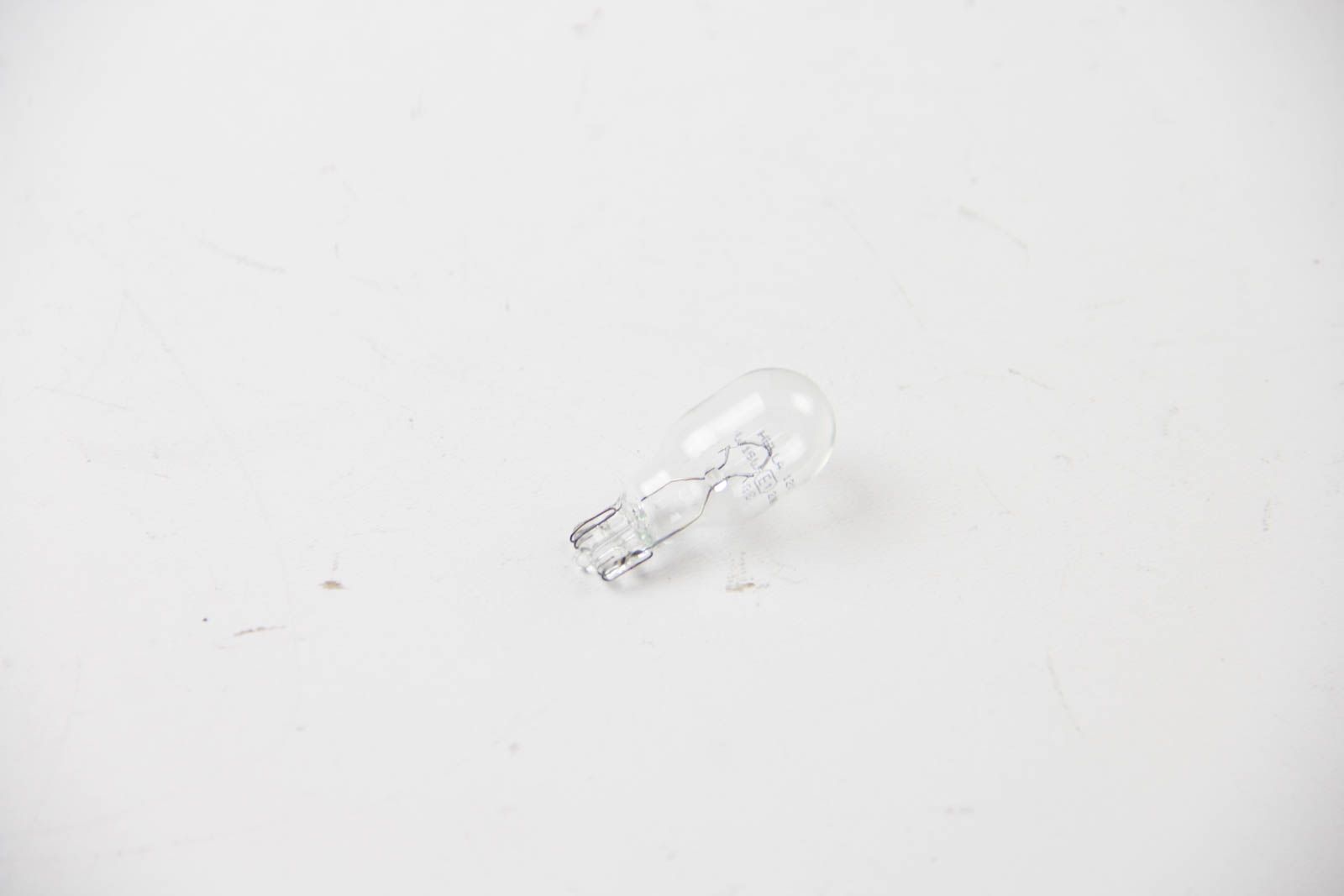 лампа розжарювання W16W 12V W2,1x9,5 d, HELLA (8GA008246001) лампа розжарювання W16W 12V W2,1x9,5 d, HELLA (8GA008246001)