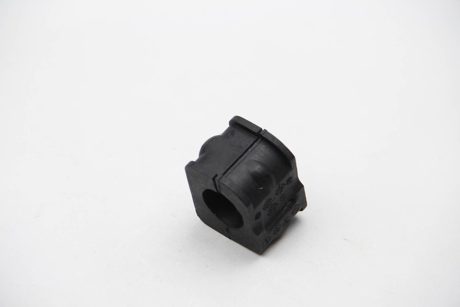 Подушка переднього стабілізатора Passat B3/B4 (22.7mm) Л., JP Group (1140604600) Подушка переднього стабілізатора Passat B3/B4 (22.7mm) Л., JP Group (1140604600)