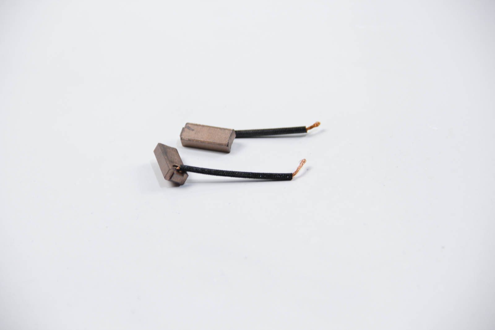 Щетки генератора к-кт 2 шт., POWERMAX (81110158) Щетки генератора к-кт 2 шт., POWERMAX (81110158)