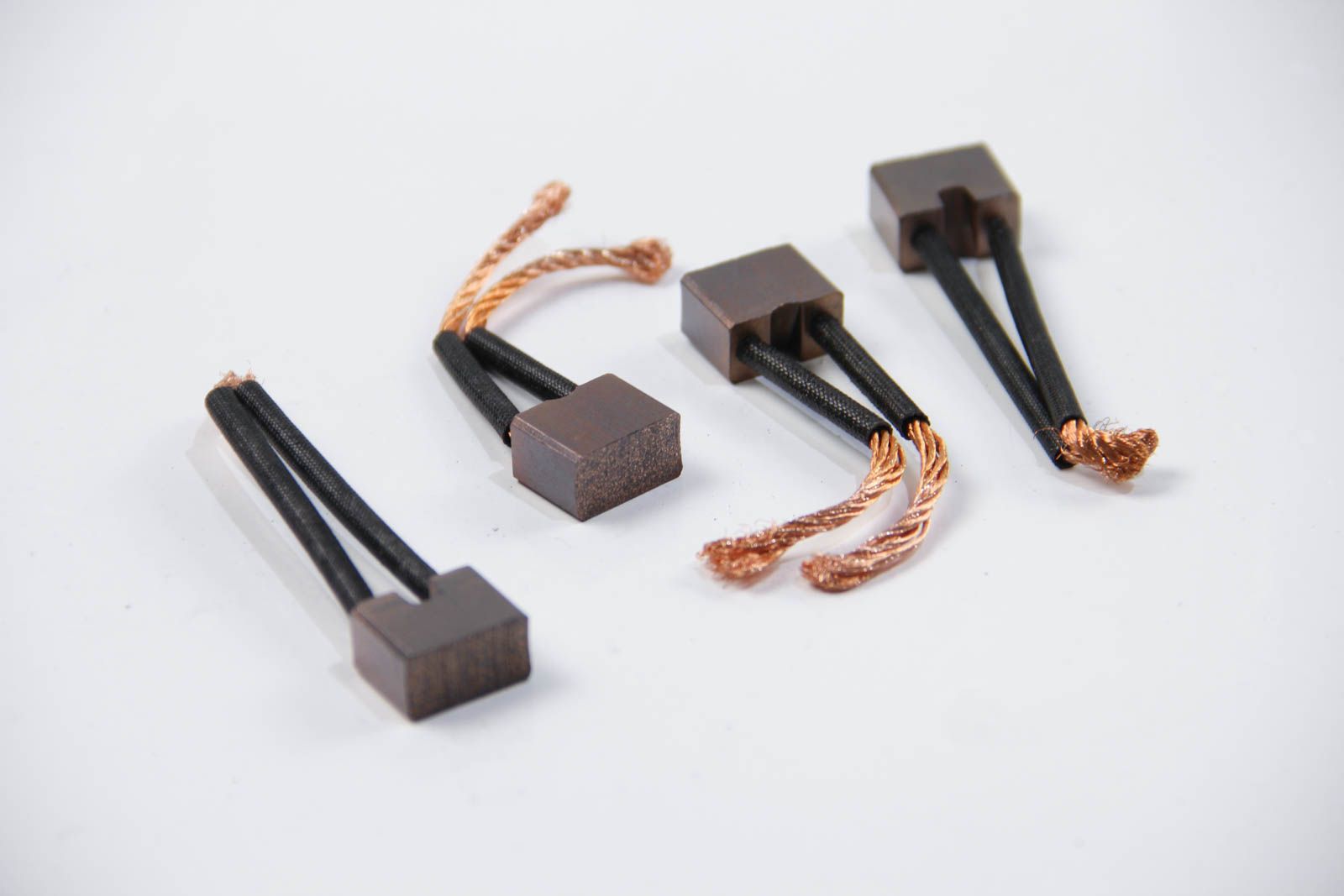 Щетки стартера (к-кт 4 шт), POWERMAX (81011616) Щетки стартера (к-кт 4 шт), POWERMAX (81011616)