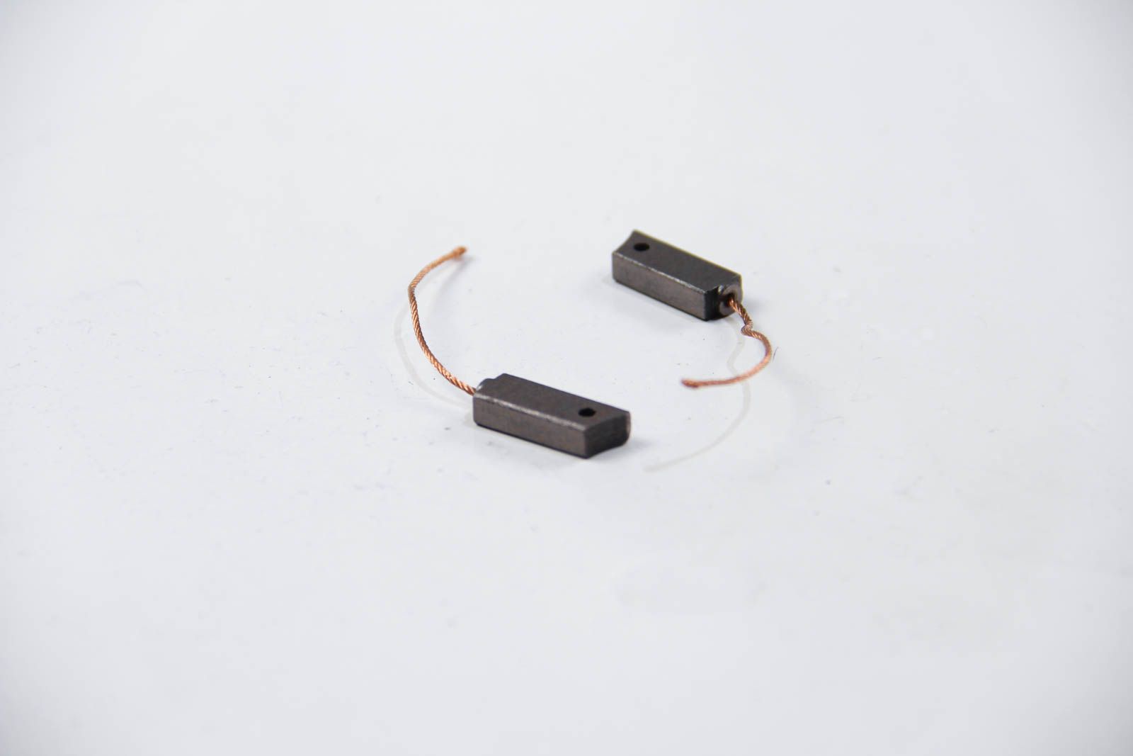 Щітки генератора к-кт 2 шт., POWERMAX (81116612) Щітки генератора к-кт 2 шт., POWERMAX (81116612)
