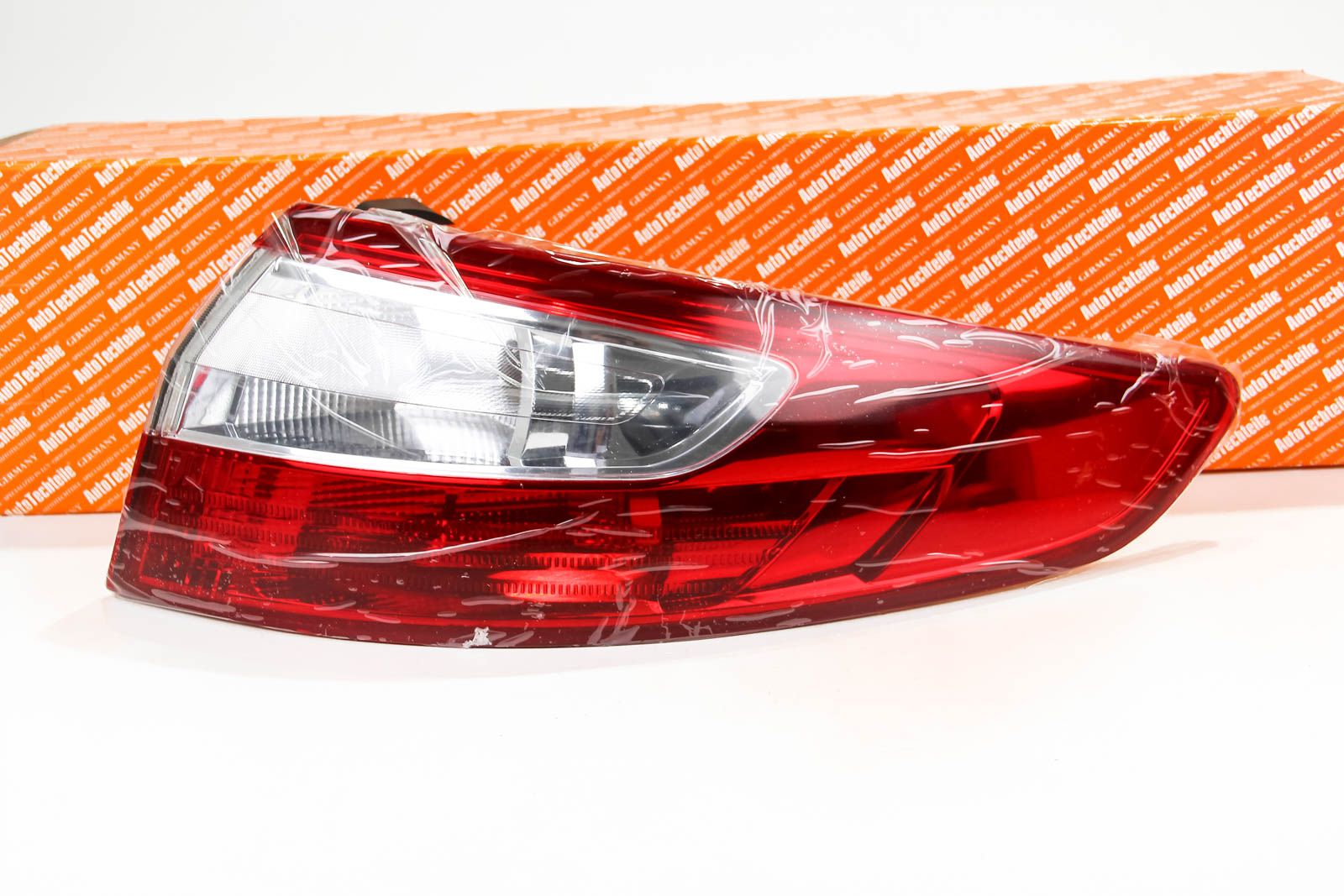 Фонарь задний Renault Fluence 10-15 R, Autotechteile (5030234) Фонарь задний Renault Fluence 10-15 R, Autotechteile (5030234)