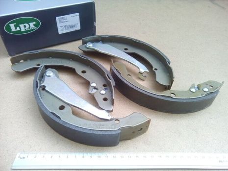 Колодки задние тормозные Octavia, LPR (07300) барабанные (1J0698525B)