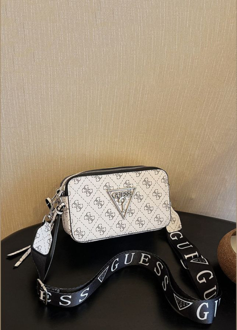 Жіноча сумка Guess V426 прямокутна крос-боді біла
