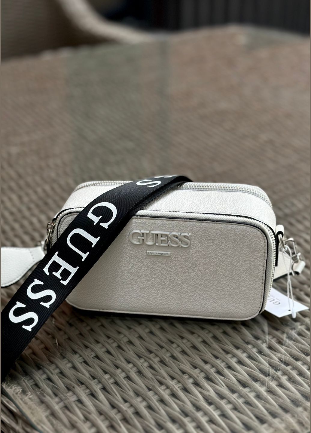 Женская прямоугольная сумка Guess 23705 кросс-боди белая Женская прямоугольная сумка Guess 23705 кросс-боди белая