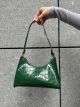 Женская сумка через плечо багет на ремешке рептилия крокодиловая кожа зеленая