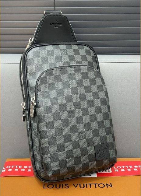 Мужская нагрудная сумка Louis Vuitton Avenue серая в клеточку Мужская нагрудная сумка Louis Vuitton Avenue серая в клеточку