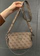 Женская сумка Guess 136 кросс-боди бежевая Женская сумка Guess 136 кросс-боди бежевая