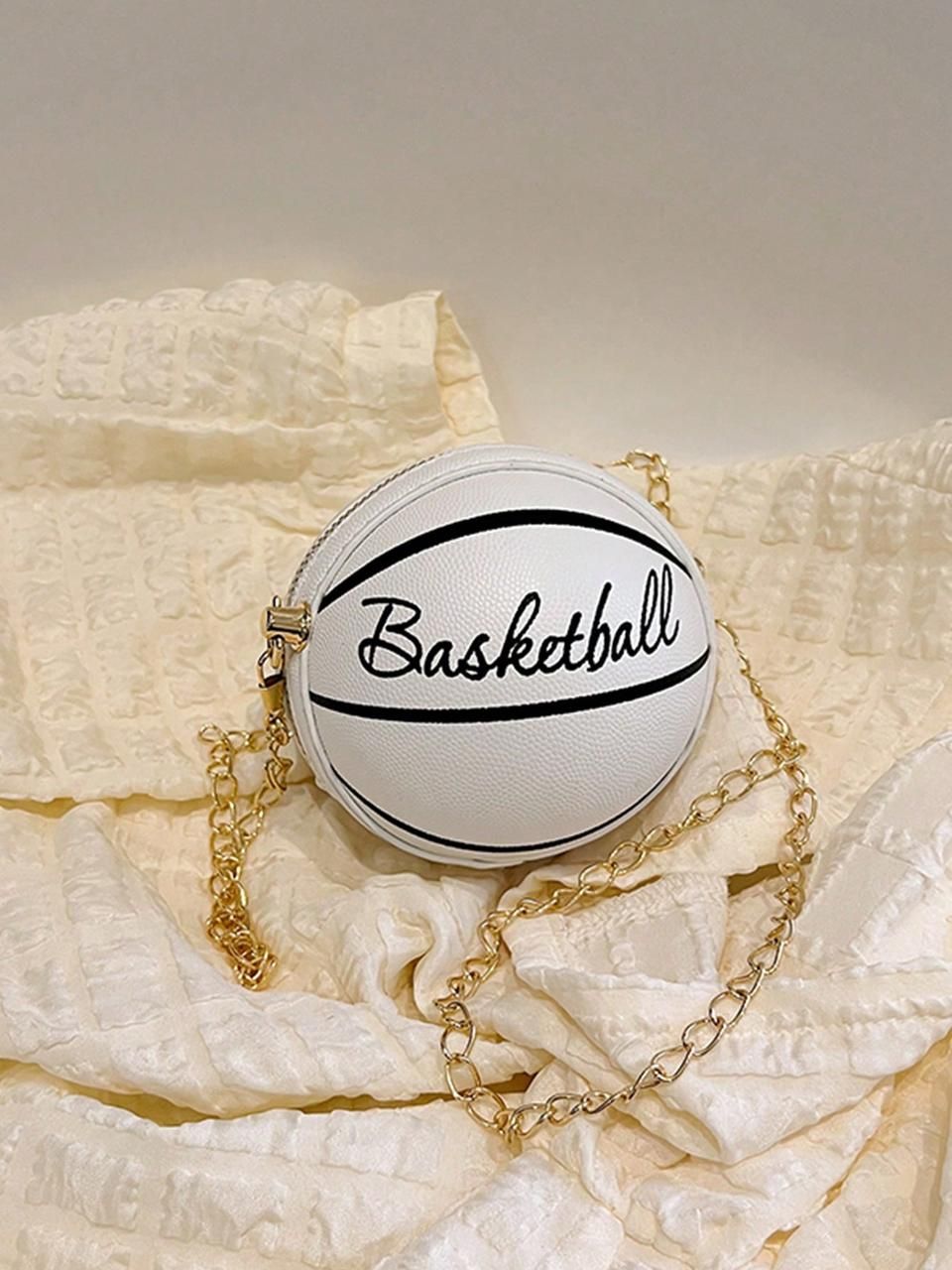Жіноча кругла сумка маленька 10407 BASKETBALL м'яч на ланцюжку біла Жіноча кругла сумка маленька 10407 BASKETBALL м'яч на ланцюжку біла