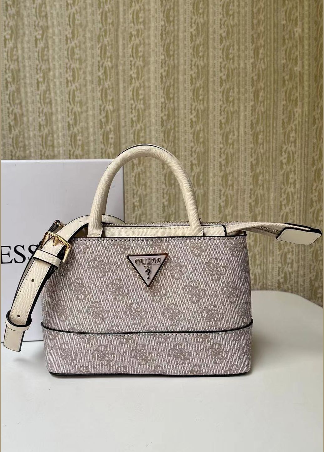 Женская сумка Guess 107 бледно-розовая Женская сумка Guess 107 бледно-розовая