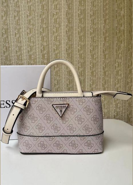 Женская сумка Guess 107 бледно-розовая