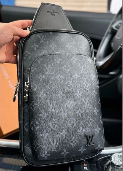 Мужская нагрудная сумка Louis Vuitton Avenue M46718 черная с орнаментом