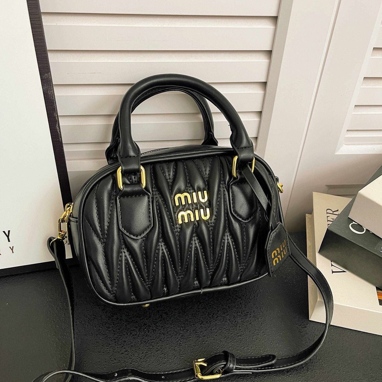 Женская сумка кросс-боди Miu miu 87121 18119 черная Женская сумка кросс-боди Miu miu 87121 18119 черная
