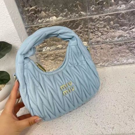 Женская сумка багет Miu miu 18121 голубая