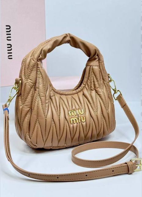 Женская сумка багет Miu miu 18121 бежевая